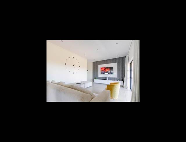 2 BEDROOM APARTMENT FOR SALE IN SANDOWN